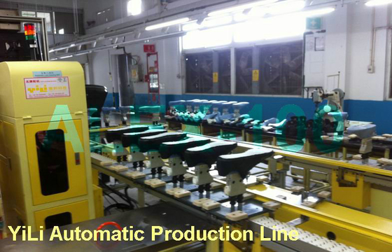 Scarpa completamente automatica che fa la linea di produzione