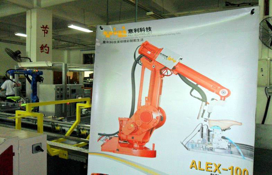 Scarpa completamente automatica che fa la linea di produzione