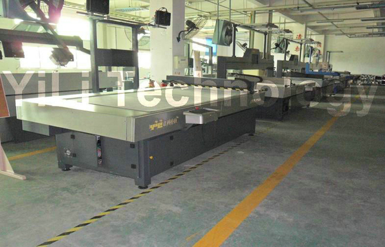 Scarpa di cuoio di taglio che fa la linea di produzione