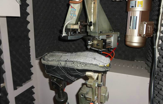 Macchina automatica di martellamento della talloniera