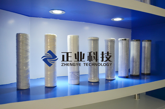 Le cartucce di filtro liquide fatte dei pp Yarn tessendo intorno al foro multi-